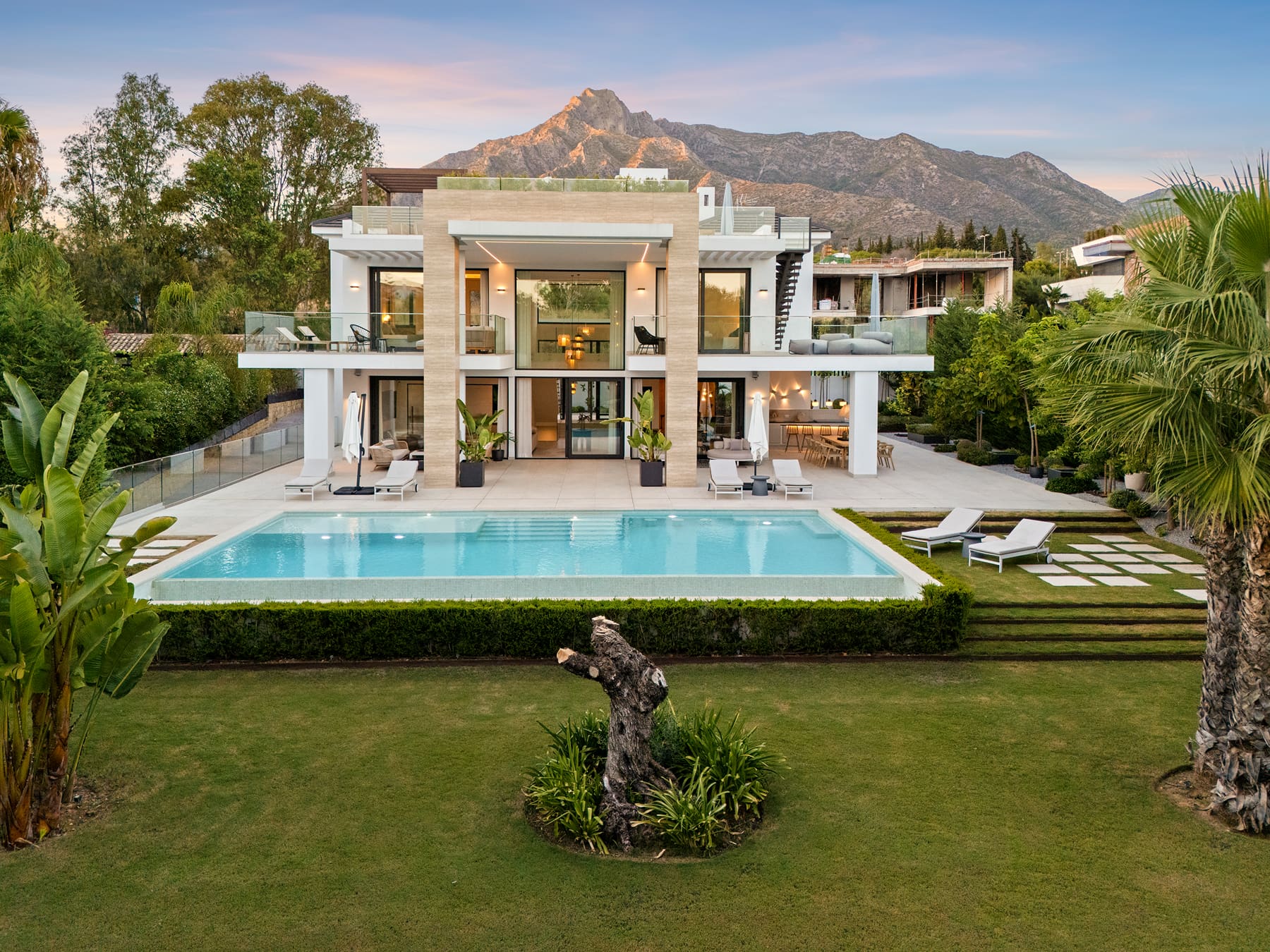 Modern 6-Bed Home