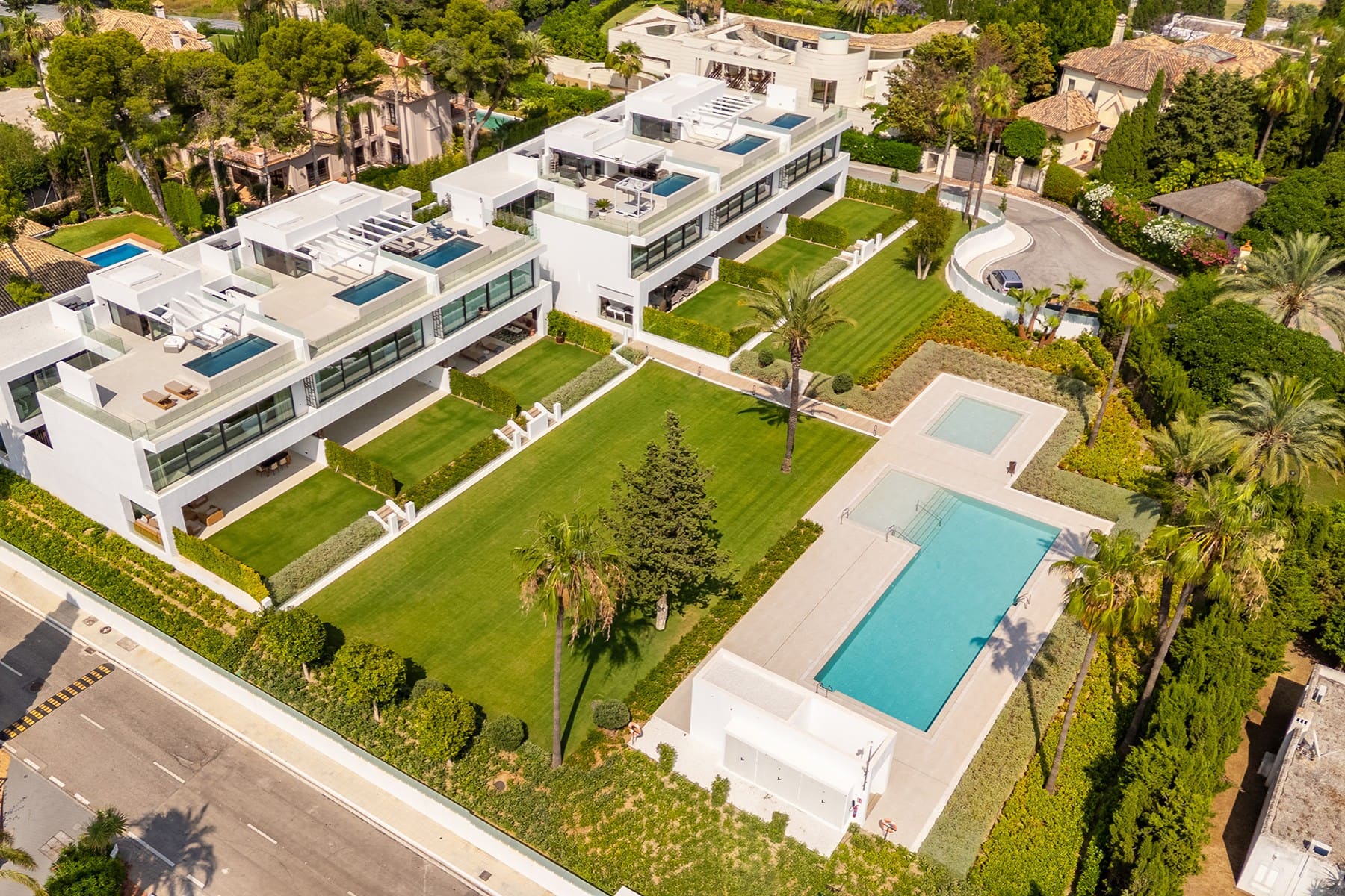 Modern Villa Nueva Andalucía