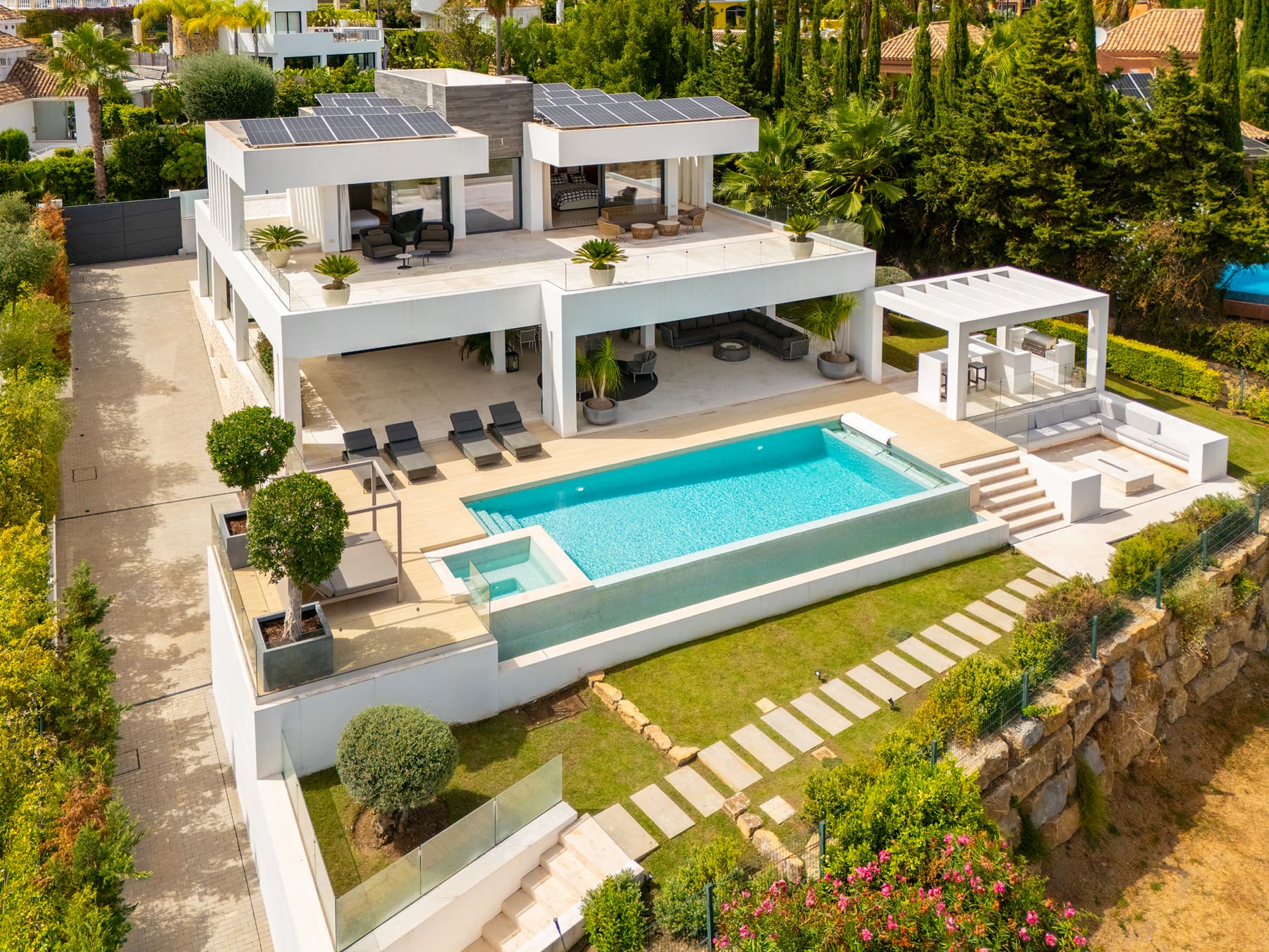 Stunning Frontline Golf Villa