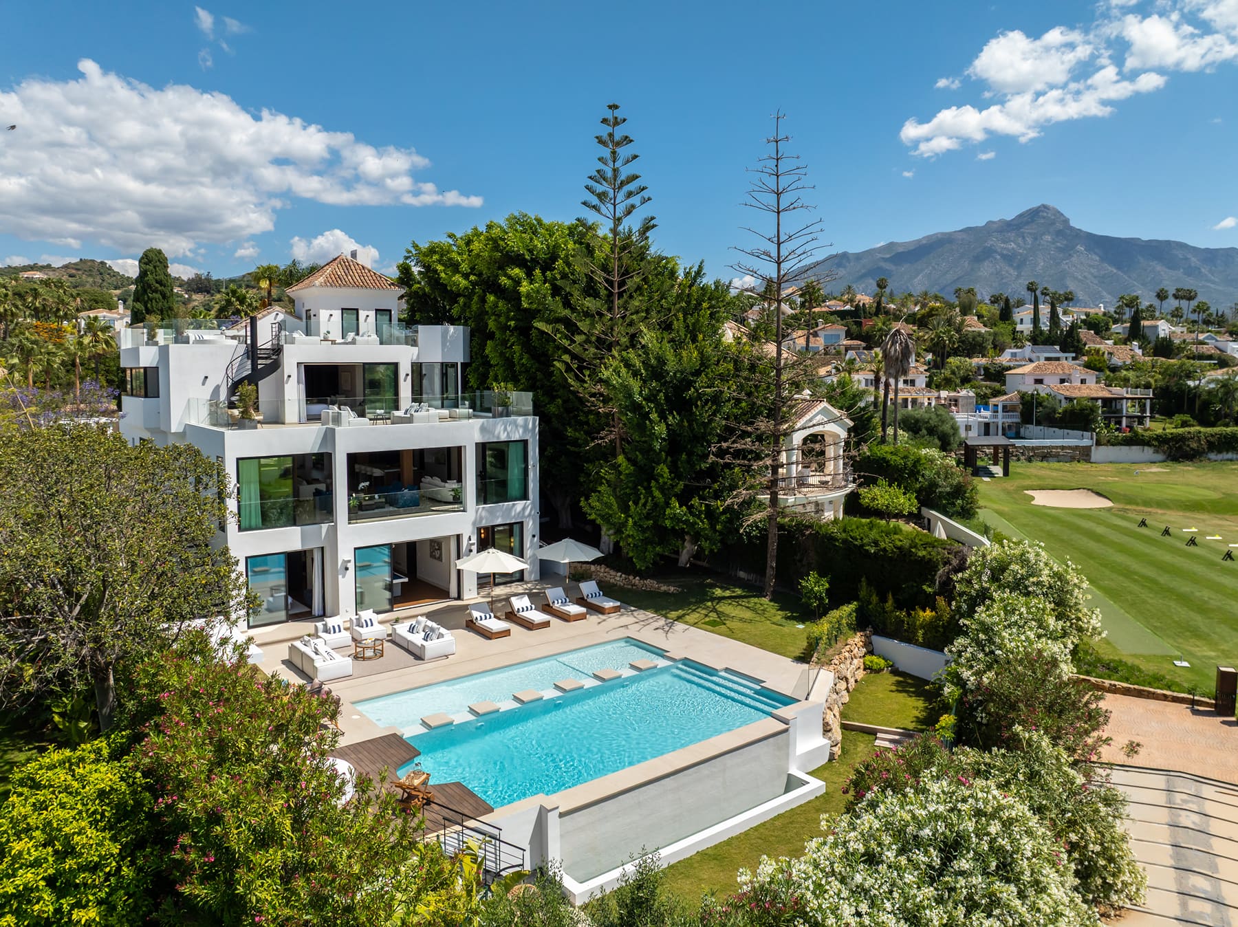Frontline Golf Villa