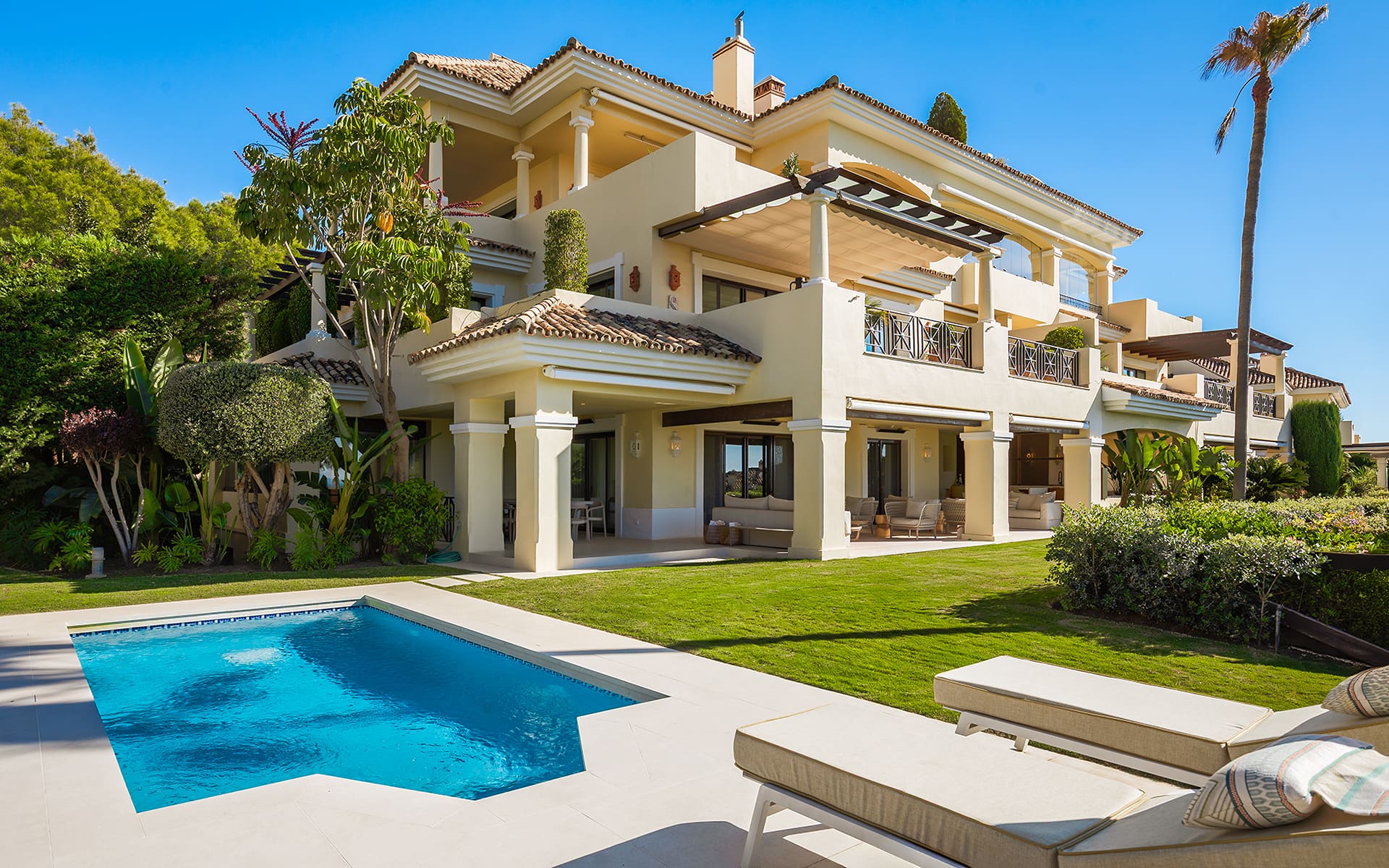 Ground floor with pool