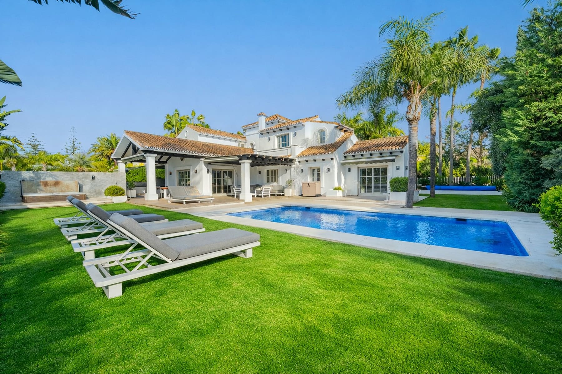 Villa in Los Naranjos Golf