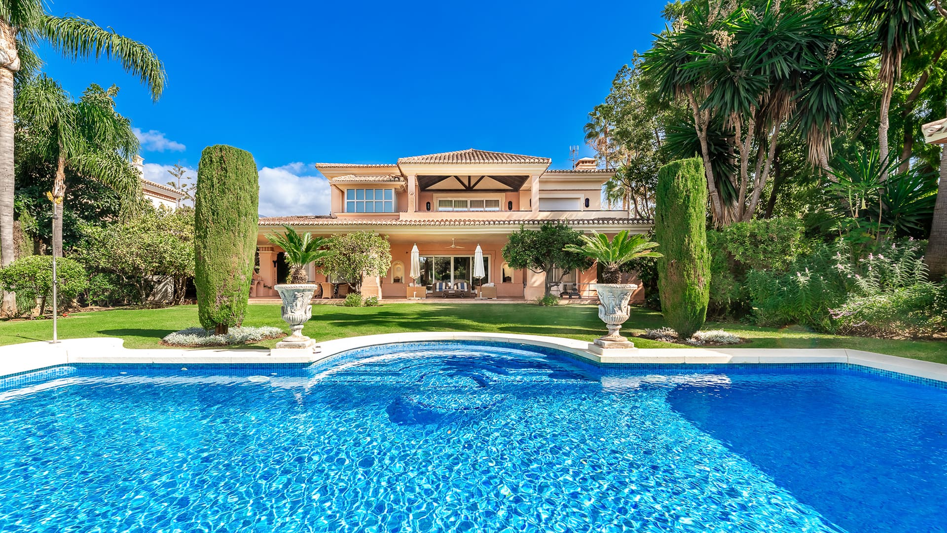 Andalusian villa with garden