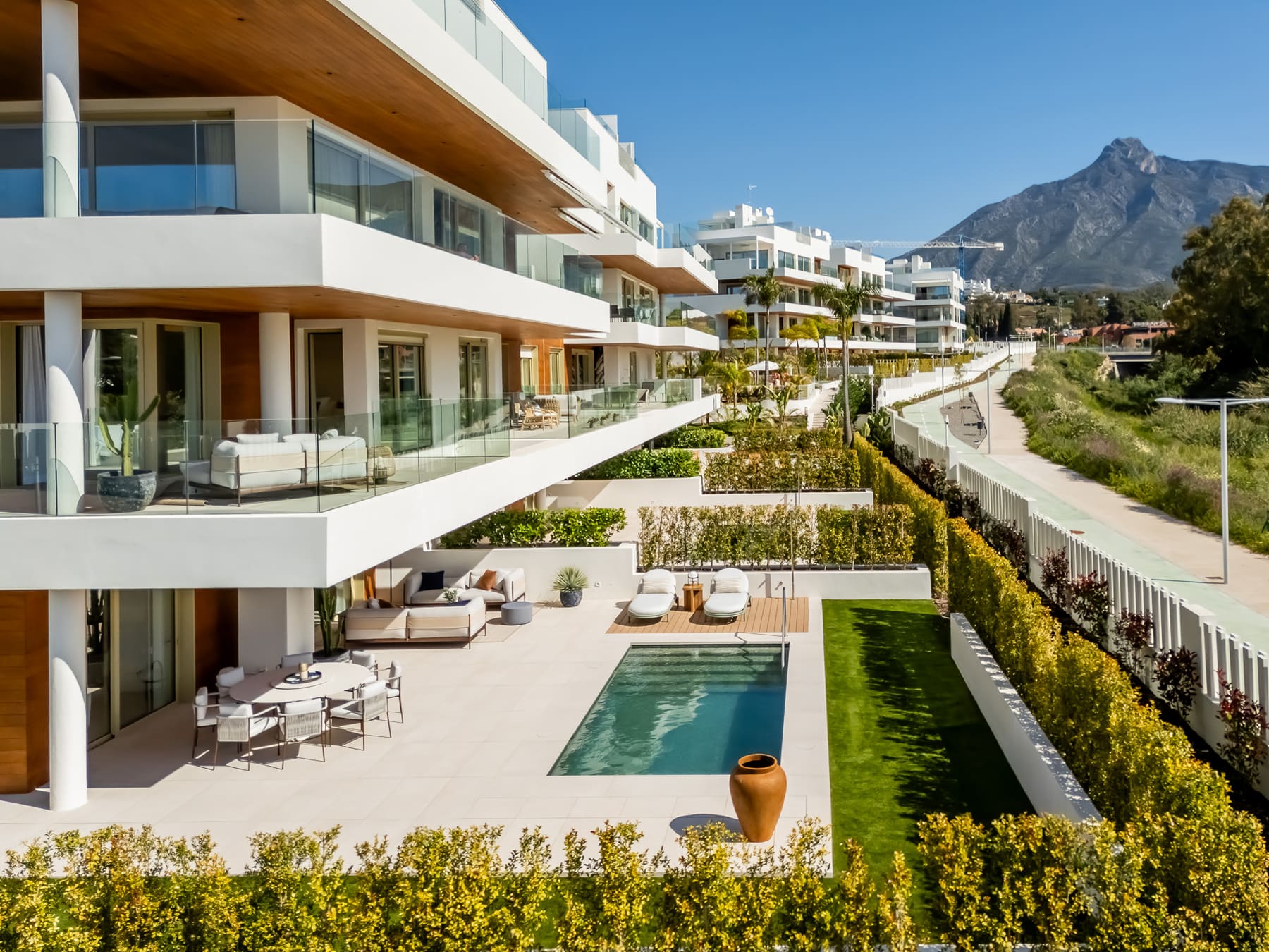 Garden and pool triplex