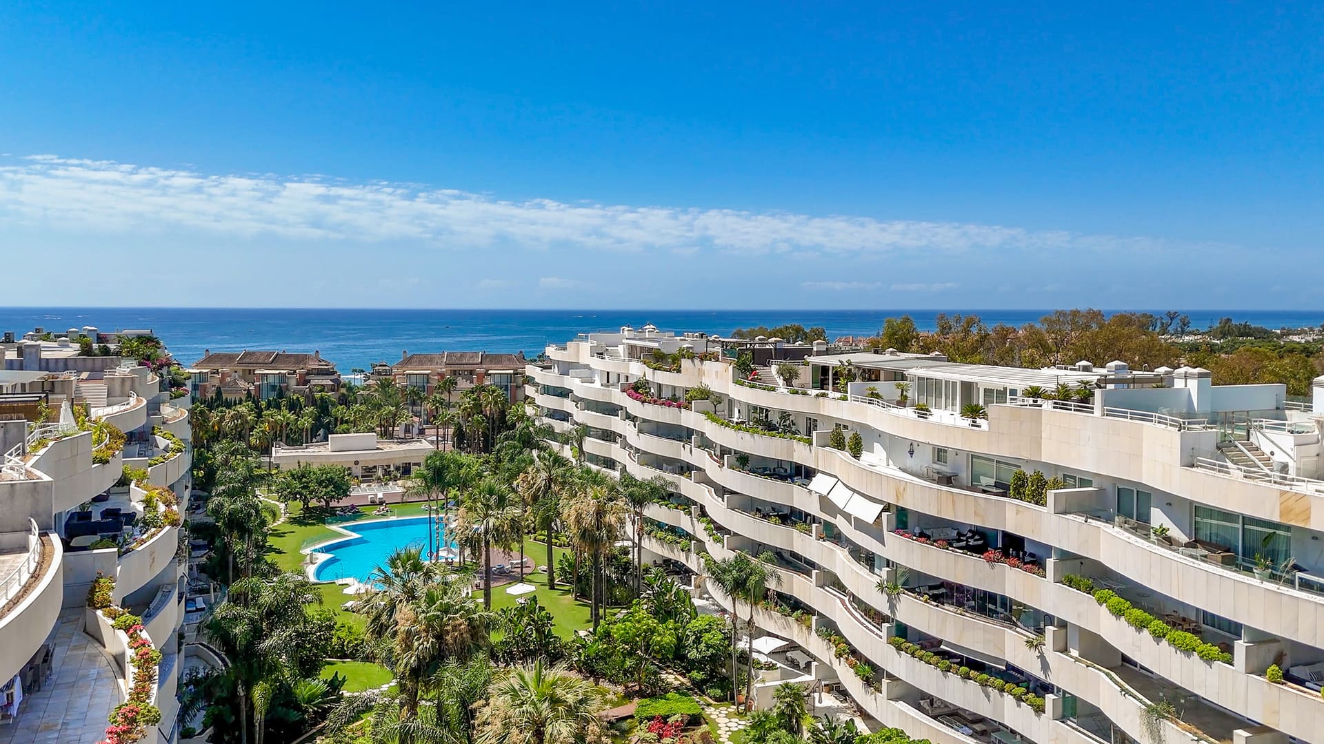 Luxury apartment with sea views